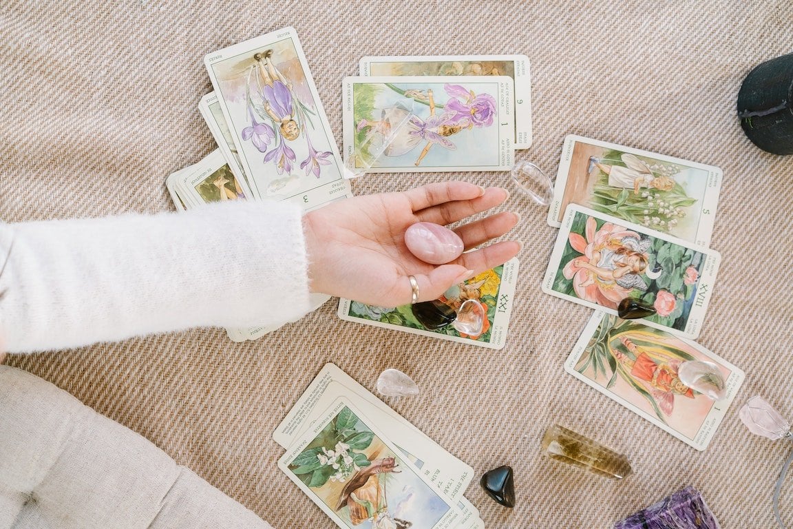 Your Weekly Tarot Reading for January 19 – January 25, 2025: Connection, Community and Creativity